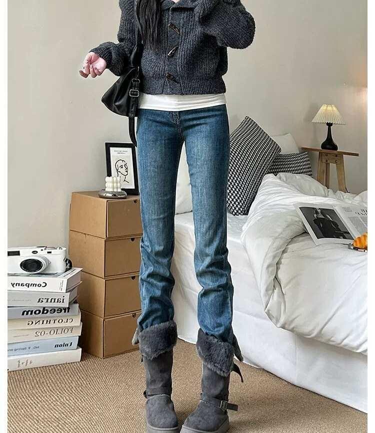 离谱到无人有卖牛仔裤穿高筒靴，翻下去一张露出裤脚的图都没有，让人看什么？裤子和