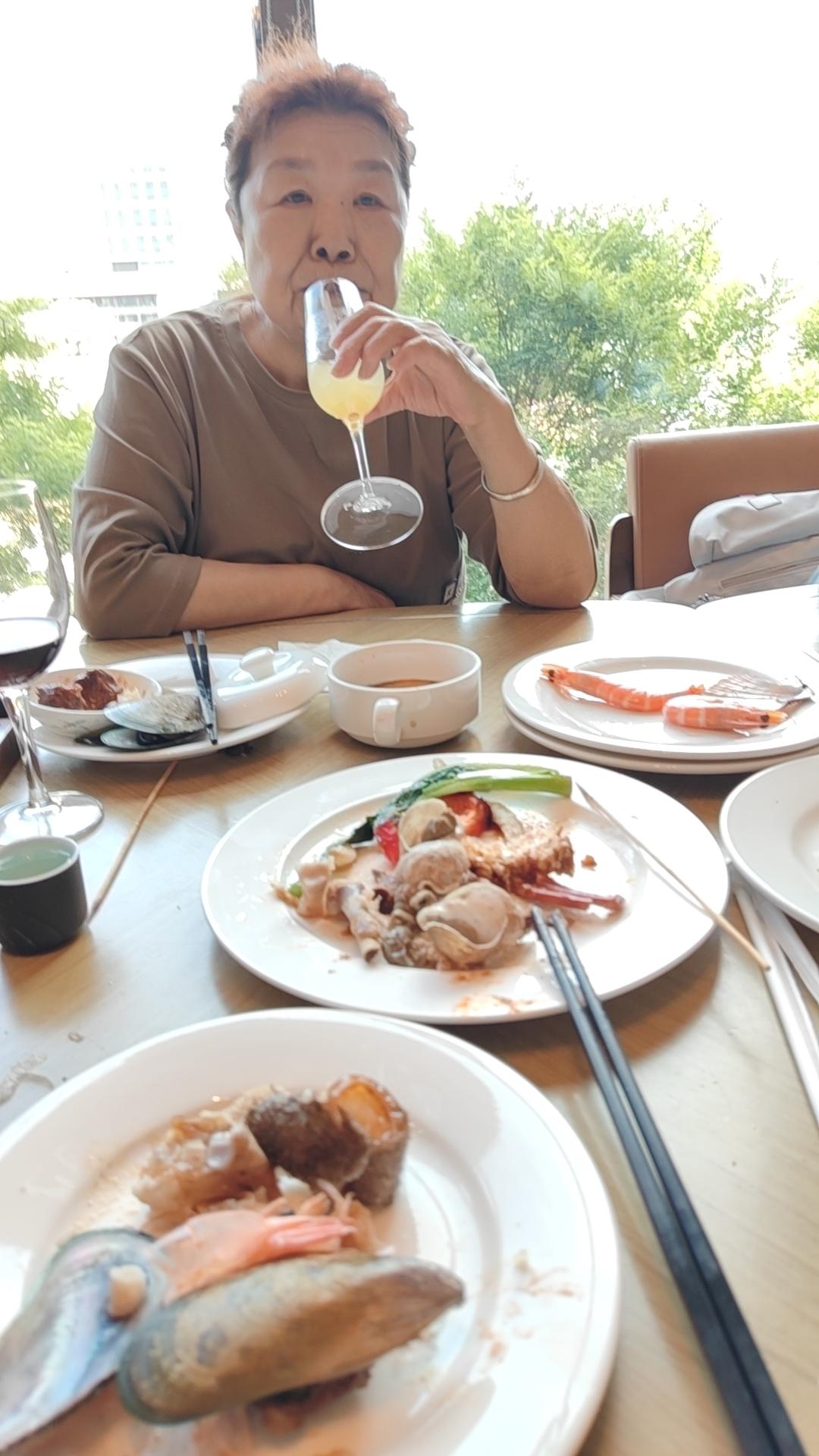 外卖小哥含泪曝光：这种“销量10万+”的网红店，老板自己都不吃！看完你还敢点吗？