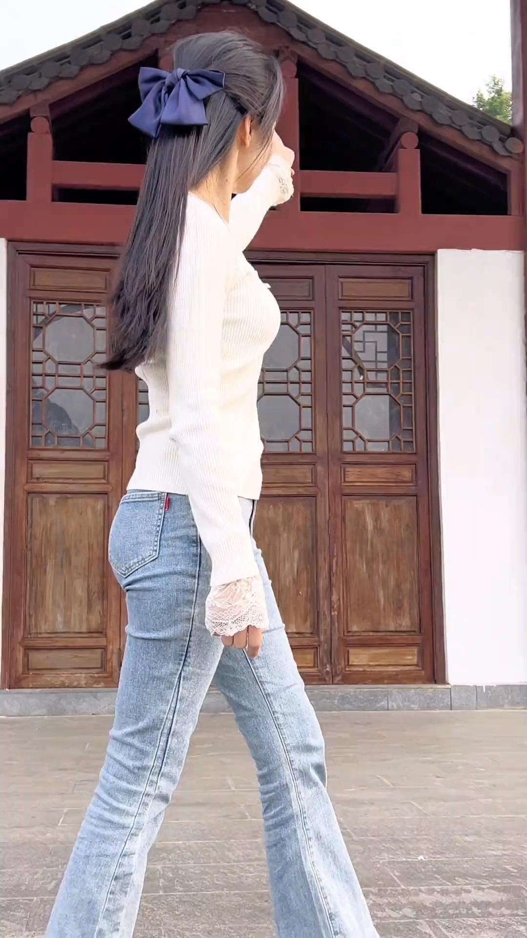 轻纱拂面，步履生莲。