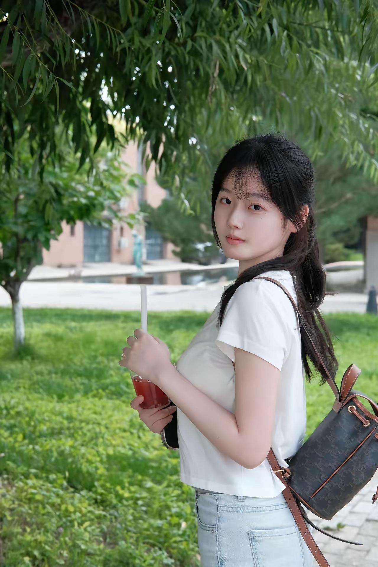 心理学家说："女孩子长心智的最快方式：第一，多读经典文学。不是让她沉溺于快