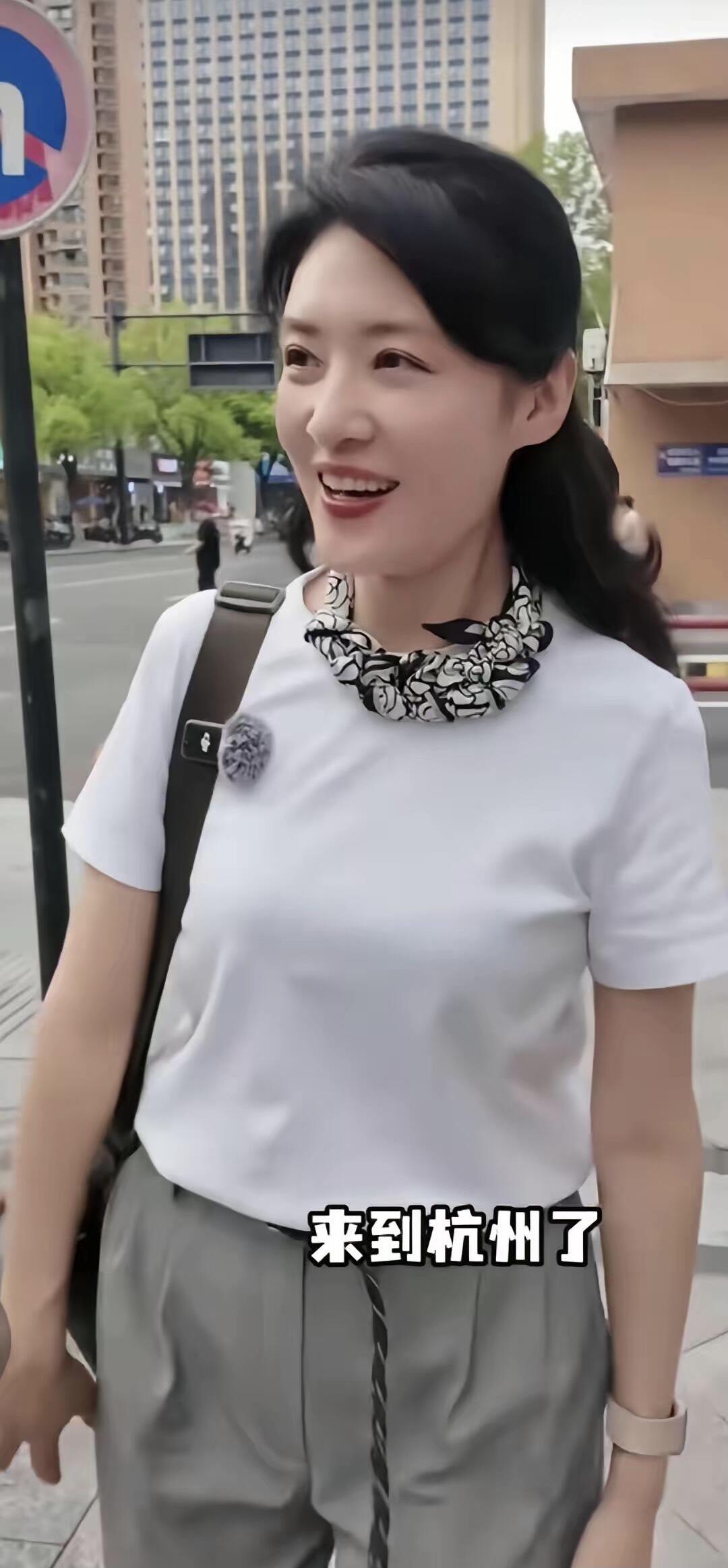 央视有史以来最漂亮的一个女主持人，无论是身高、形象、着装、打扮，还是主持水平，她
