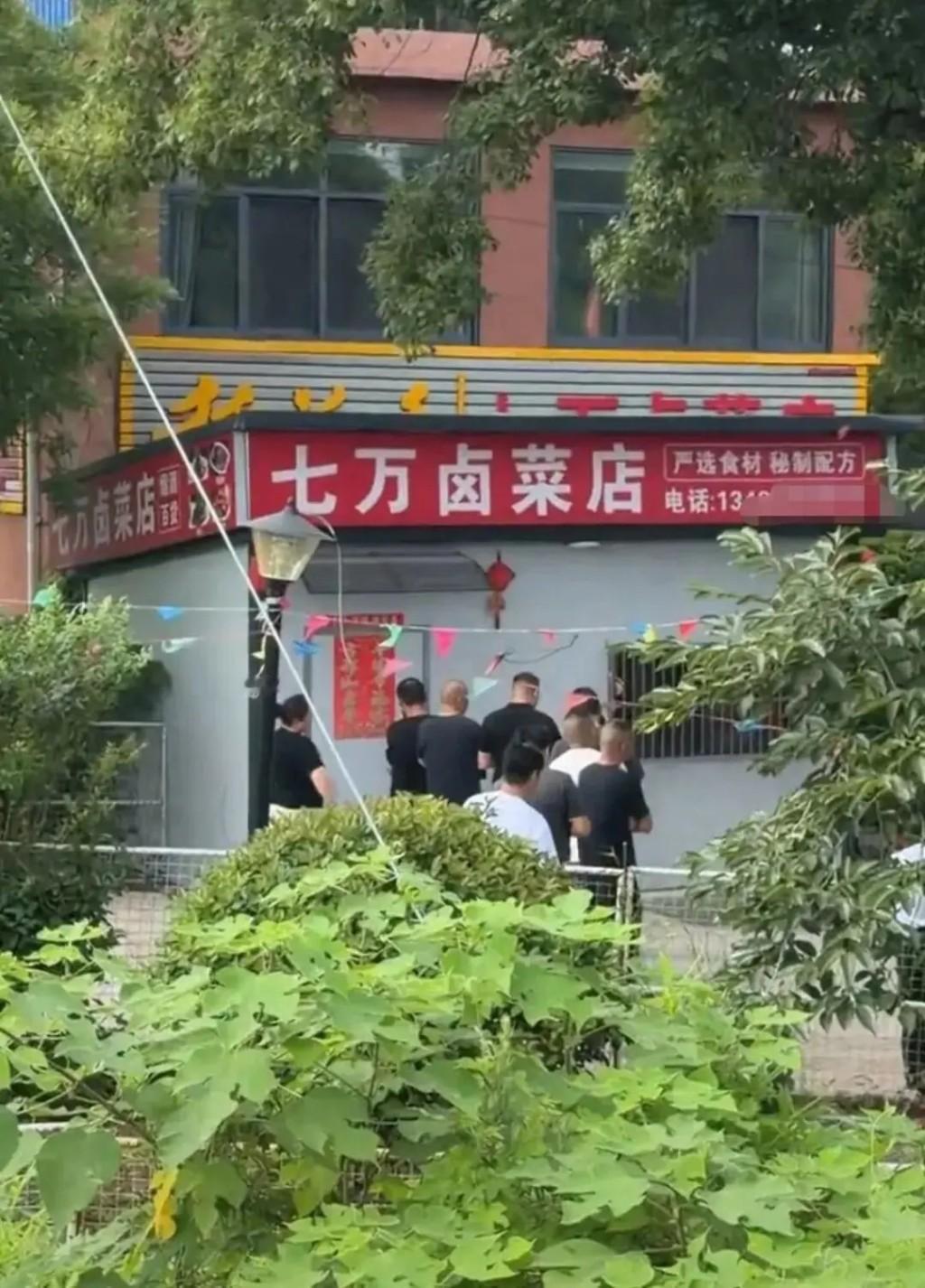 合肥暴躁卤菜店彻底翻车，无底线博流量终究会反噬自身。合肥七万卤菜店此前靠着暴躁