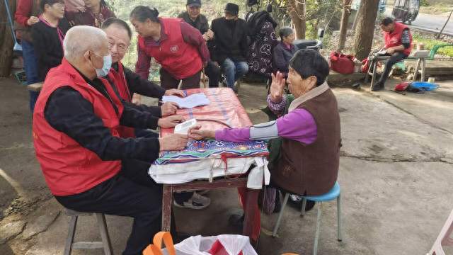 志愿服务进上洪 便民服务暖人心