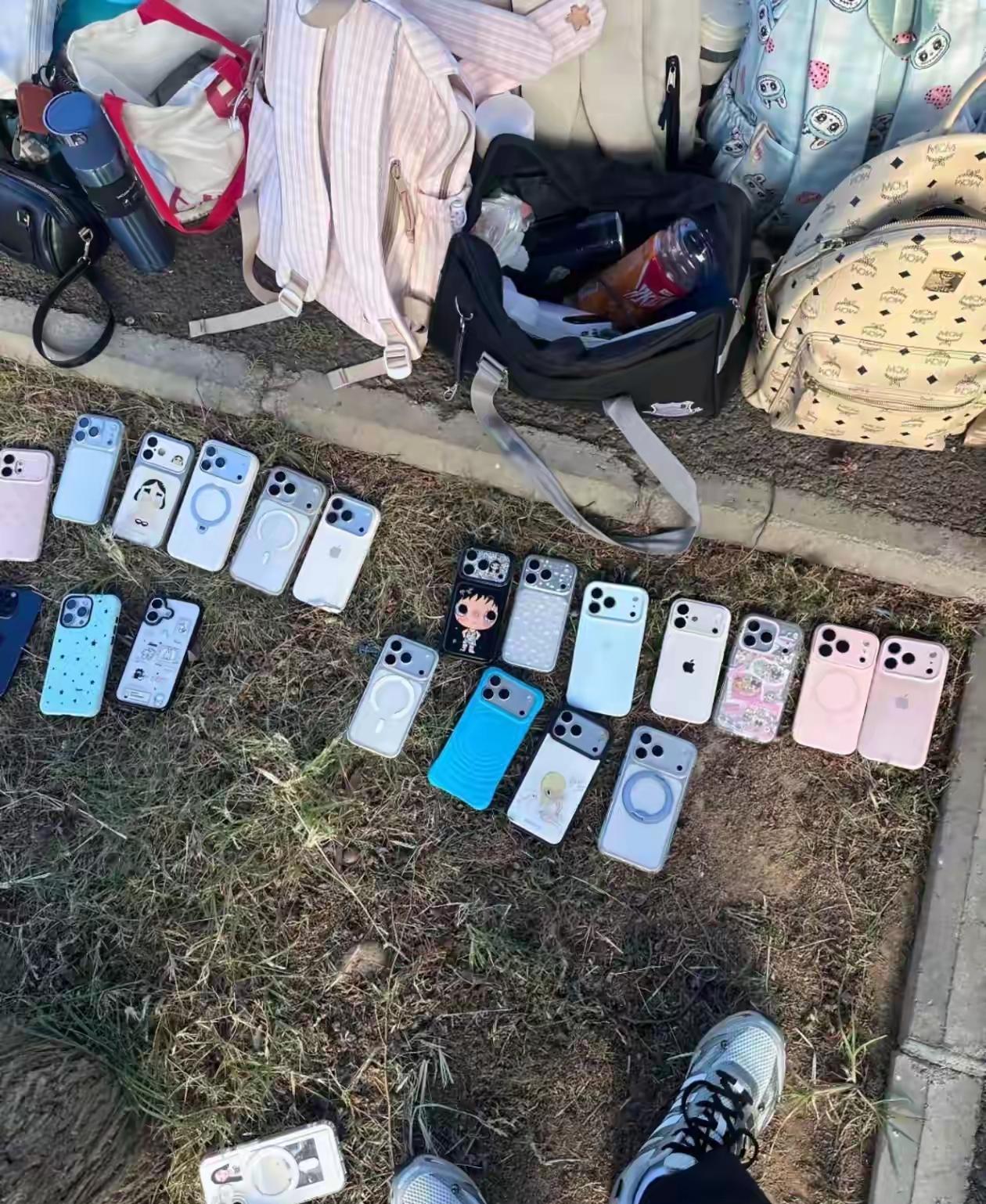 大一新生都很有钱手机都挺贵