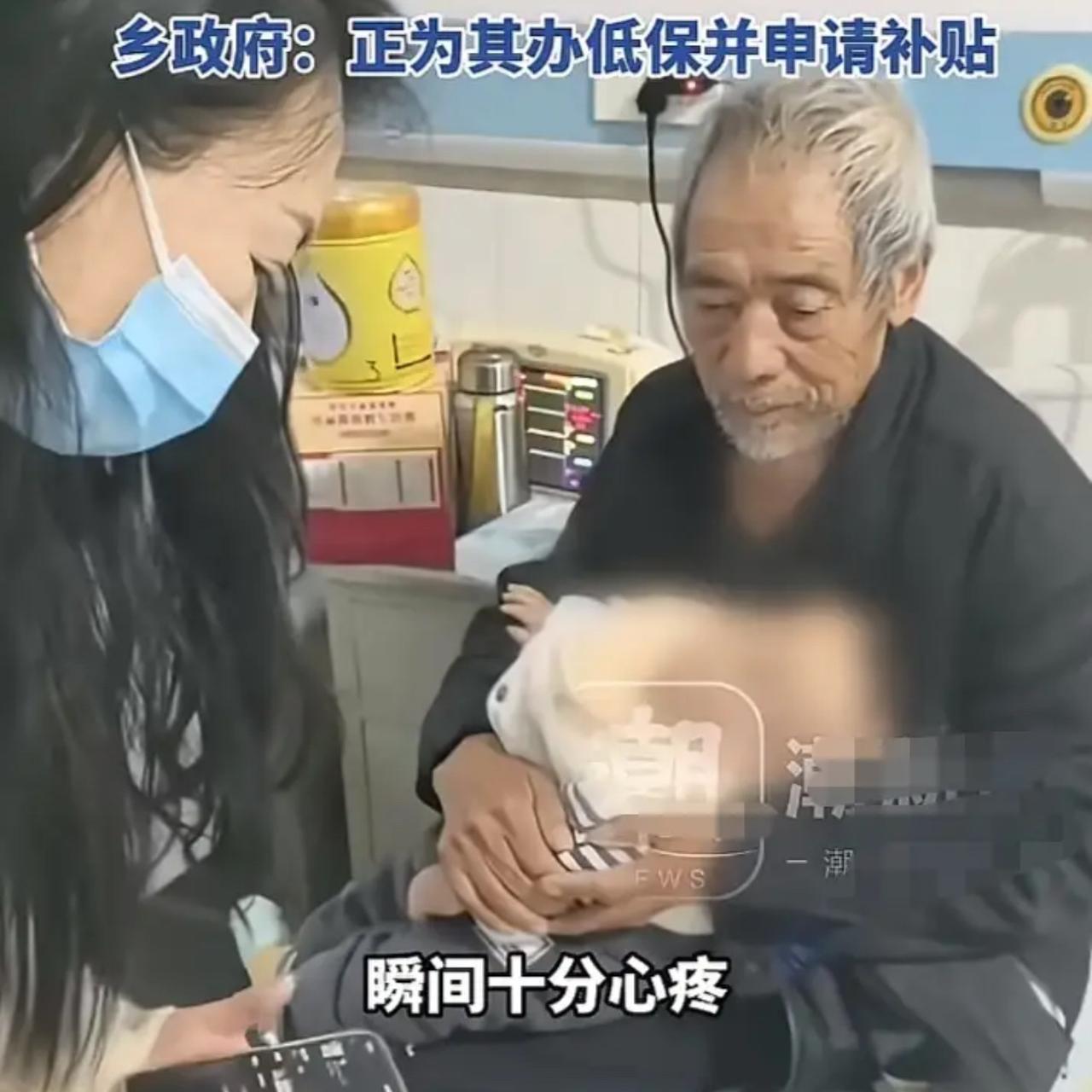 云南昆明这边一个74岁的陆爷爷，抱着1岁的小孙子住院治肺炎，病房里他一个人忙来忙