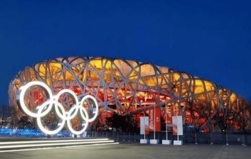 国际奥委会急了，多次想让中国申办奥运会，可中国完全不搭理，主要原因还是西方国家太