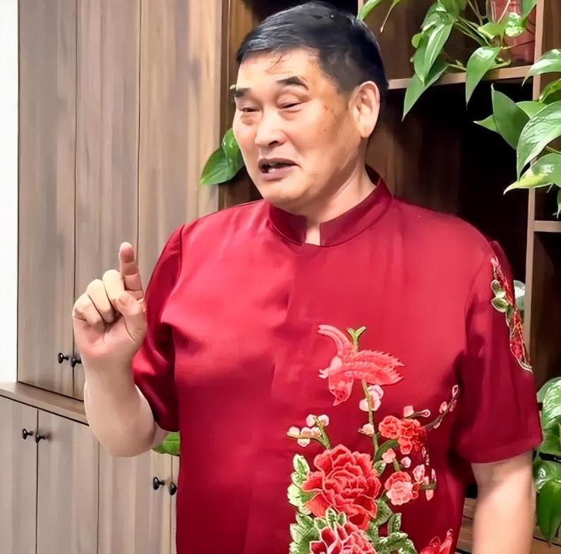 朱之文说了句大实话：“我根本不缺钱。”记者追问：“不缺钱为啥还天天跑商演？”