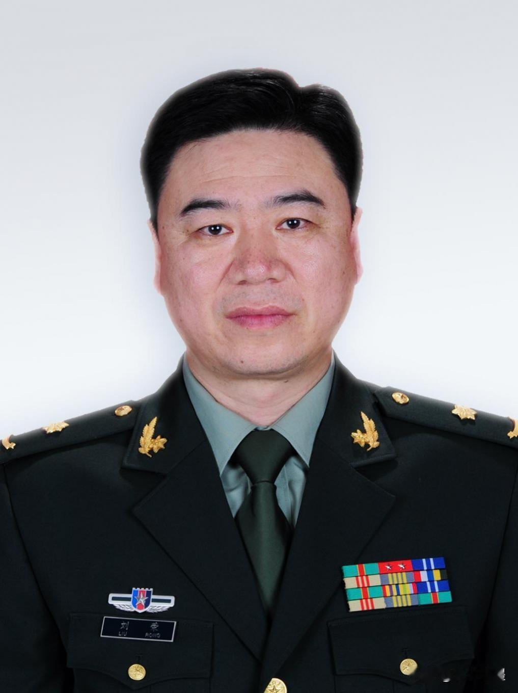 刘荣，男，1964年6月出生，甘肃甘谷人，医学博士，教授，主任医师，博士生导师。