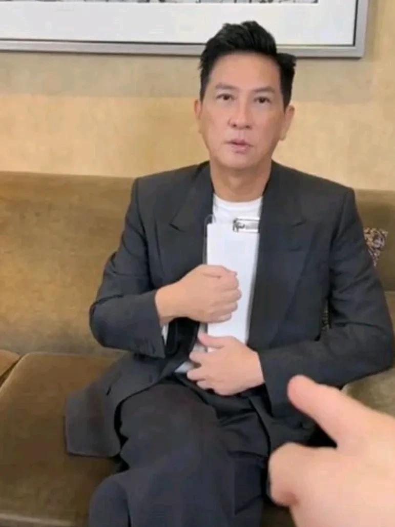 果然梗还是要本人玩儿才好笑。张家辉会入驻抖音的第一天，评论区可是相当的热闹了，很