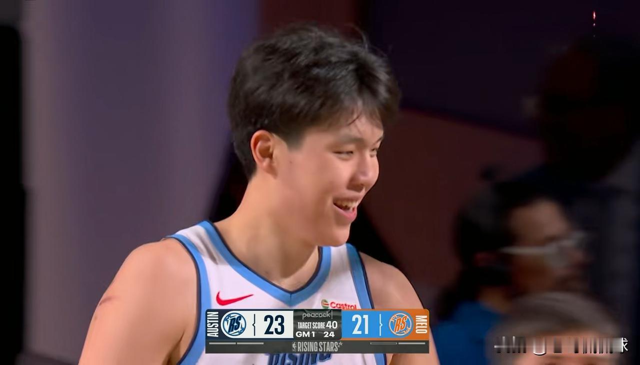 开拓者小将杨瀚森真是大放异彩！在今天里弗斯队以34：40不敌安东尼队的全明星新秀