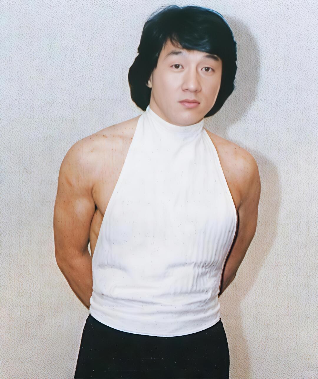 成龙最近一番话直接把人听懵了！他在采访里直言，当年想拍《霸王别姬》里张丰毅的“霸