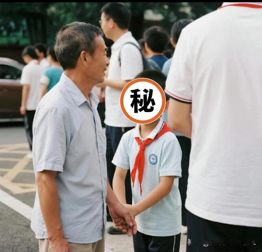 湖北一名留守儿童，在学校考试仅得44分。原本以为孩子回去会被惩罚责骂。