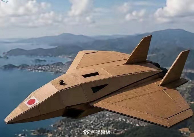 问题来了，如果邻国用上了这种纸板无人机，量大又便宜，我们又该如何应对？这飞机便宜