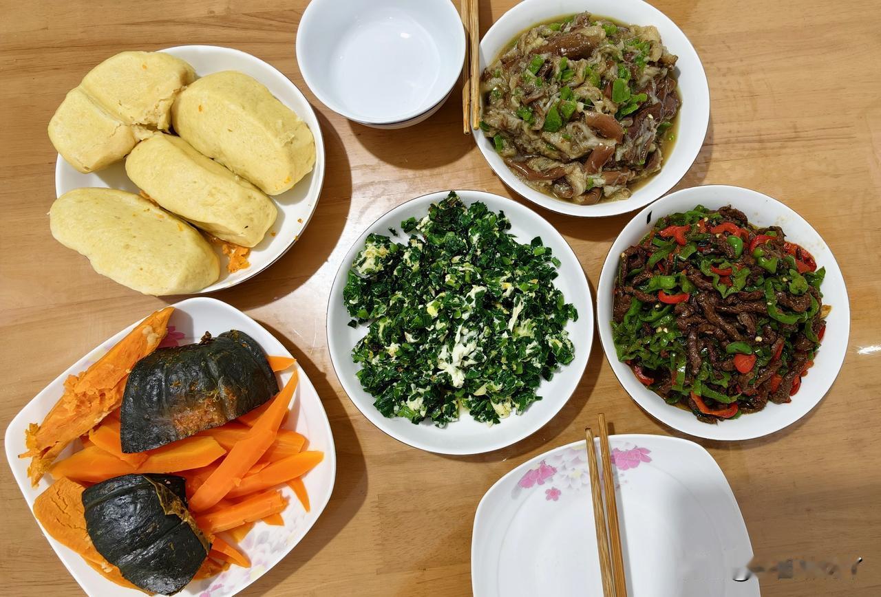 麻团儿拔牙了，不能吃米饭，所以这几天顿顿吃馒头。馒头是我自己蒸的，放了三分之一的