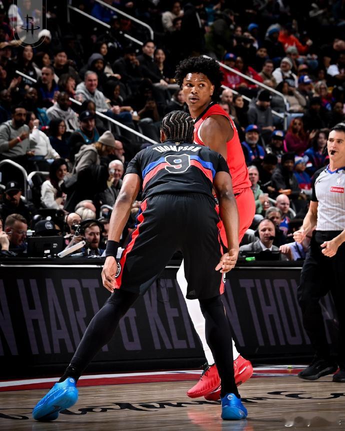 兴风作浪！火箭战胜活塞真没想到啊，背靠背的火箭，能战胜东部第一的活塞！第三节的