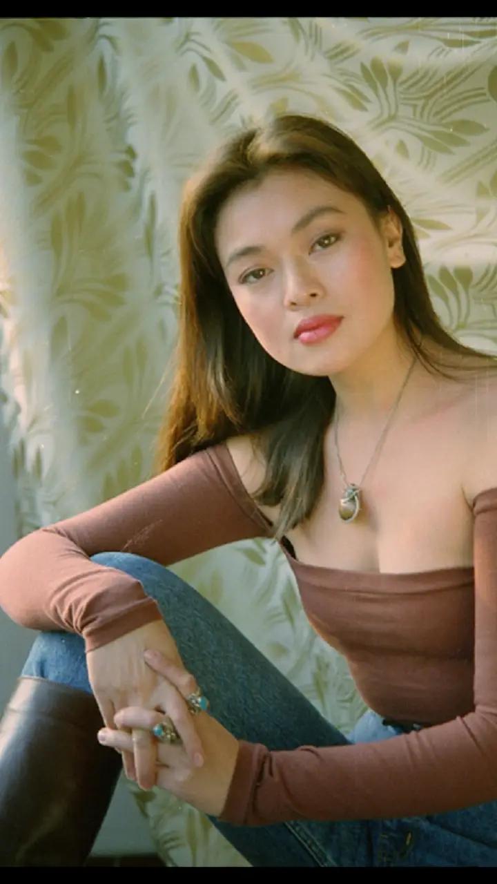 🌞1987年，张艺谋筹拍《红高粱》，女主选了“丰乳肥臀”的史可。然而，巩俐