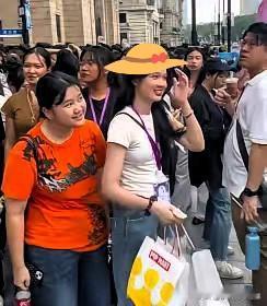 30万泰国人冲中国“扫货”！不逛外滩不炫美食，疯抢这小盒子能赚半张机票最近中