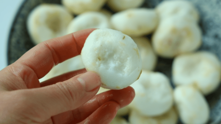 【立秋后多吃4种白色食物】防秋燥多吃点白色食物夏秋换季，气候从湿热转为燥热，饮食