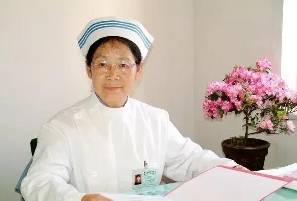 李桂美返聘时，按正高职位月薪上万的，如果正常退休，没有这么多钱。如果在职职工本