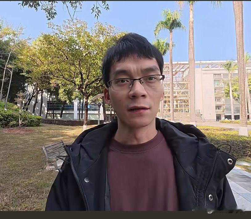 今天，唐尚珺总算更新了视频。在视频中，唐尚珺说，期末考试今天终告结束，此次期末考