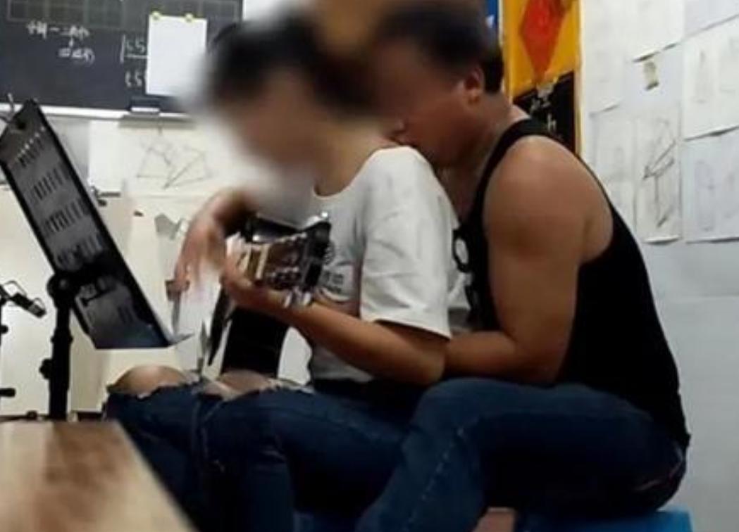 太可恨了，亲妈引狼入室，13岁女儿被祸害了整整小半年！山西，杨某带着13岁女儿搬