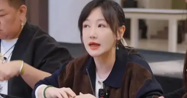 演员薛佳凝自曝2013年开始投资黄金, “那时金价是三百多元, 我买了两公斤”