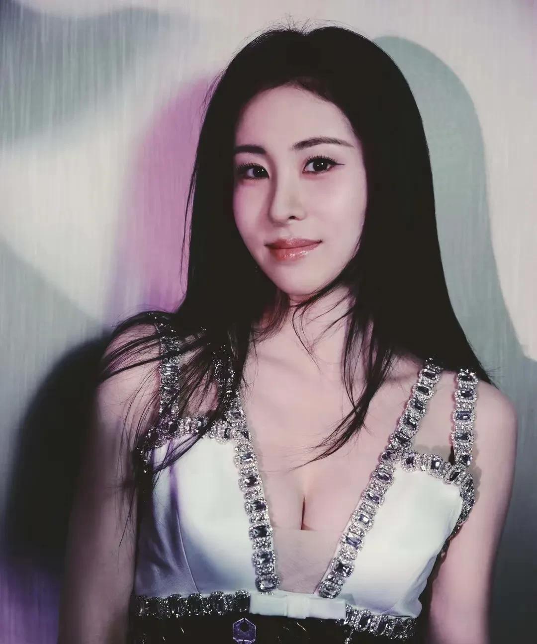 汪苏泷宣布收回《年轮》这首歌曲的授权，张碧晨则跟这首歌曲正式告别。而唯一翻唱这首