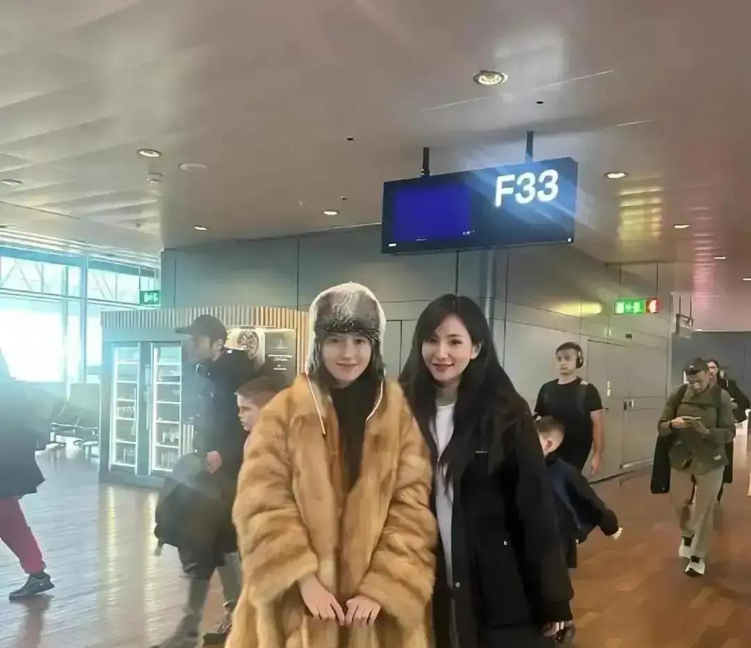 金莎貂衣被扒：真环保还是假双标？她穿件紫貂出门，弹幕齐喊炫富。工作室甩出发