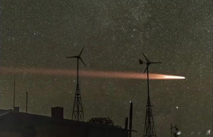 SpaceX星舰失控星舰要想成功，最好的方式就是跟特斯拉一样，把制造发射基地搬到