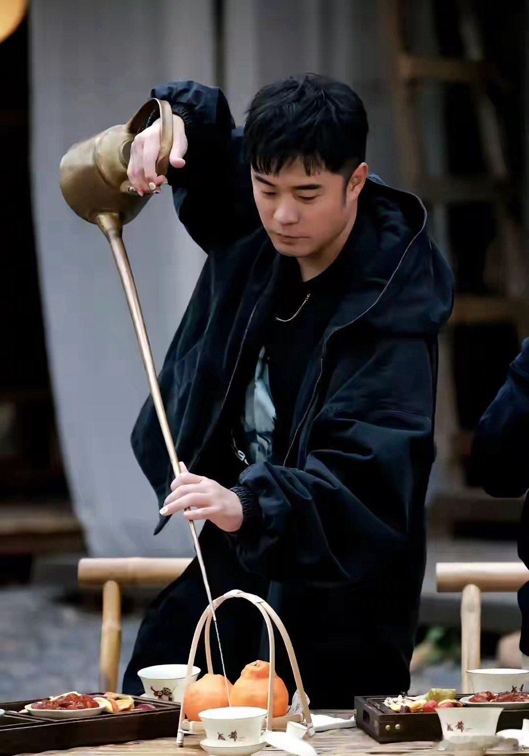 我敢说现在全网最聪明的就是陈赫了吧当张翰因合伙的烤肉品牌店被起诉，还在头疼的时候