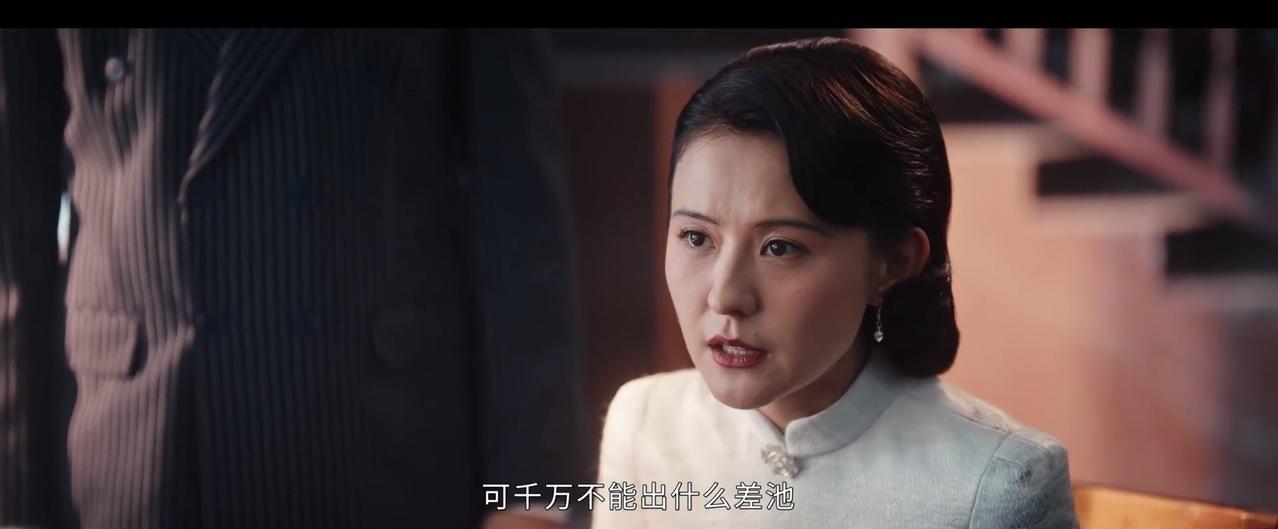 《灼灼韶华》褚韶华去码头运货却发现闻知秋的货被拦下检查，本来检查完那些人正准备