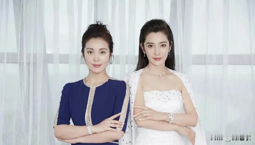 当时李冰冰妹妹读大学的学费都是冰冰出的，那时候李冰冰也不红拍戏也是龙套啥的。