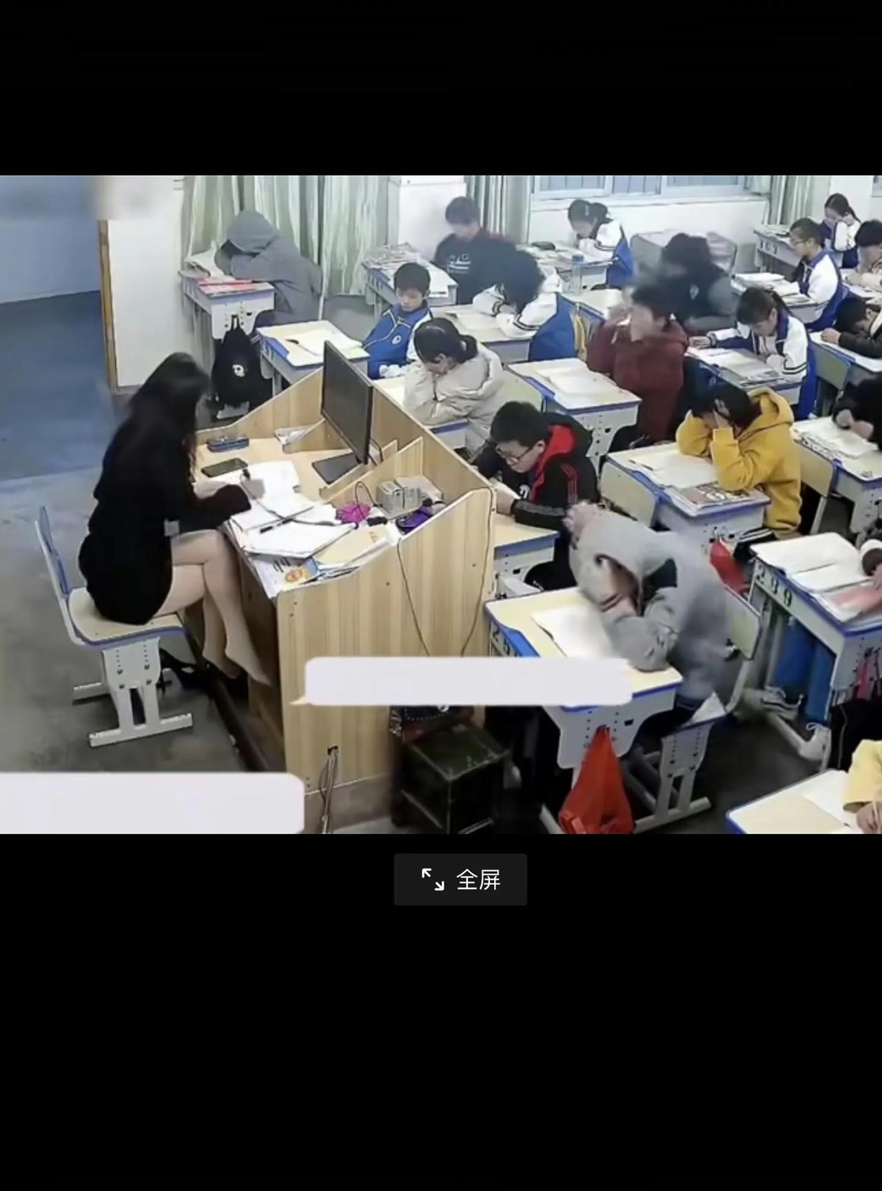 看了下面这几张照片，想说三句话：1、看学生们穿衣服不少，应该是冬天的季节。而从