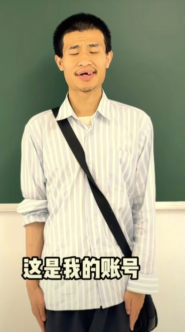 有句话我不敢讲，怕说了遭人嘲笑。都说韦东奕是500年一遇的奇才，可我咋看他都傻乎