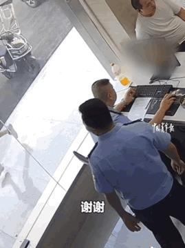 湖北黄石，3个小孩丢失巨款，慌忙跑到派出所求助，民警耐心询问：“你们丢了多少钱？