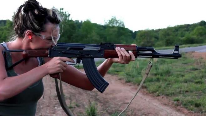 AK-47为什么能风靡全球？关于卡拉什尼科夫步枪，很多人其实都想错了提起世界上