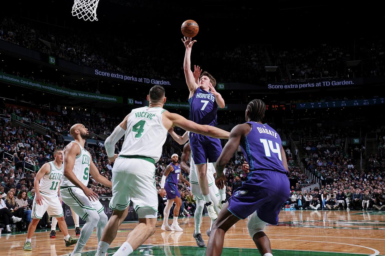 今天骑士没比赛，就顺便看了下凯尔特人和黄蜂的比赛，毕竟都是东部季后赛有可能会遇到