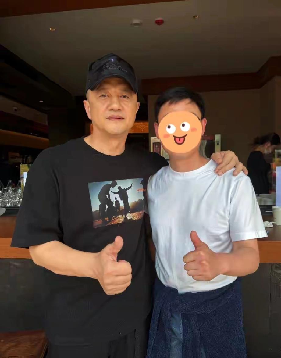 李亚鹏昆明民宿盛大开业，老友周杰惊喜现身捧场，引发网友热议！早前