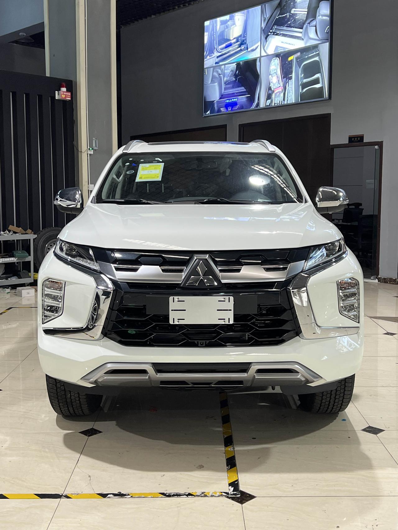 都说新款帕杰罗劲畅好，但他确实丑26新款三菱帕杰罗劲畅，3.0V6自吸匹配8A