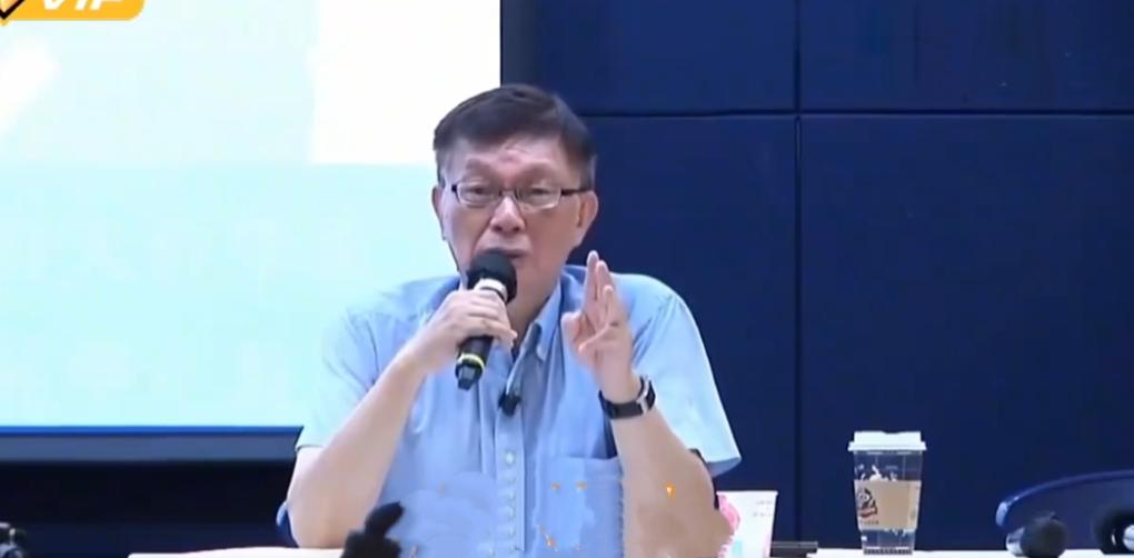 台湾大学教授苑举正在近日的一次访谈中说：“93的兵也阅了，六代机也飞了，福建舰也