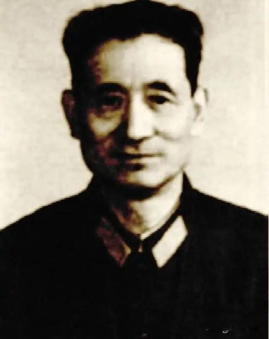 1996年，北京一个小会议室，国企改革聊得正僵。有人轻飘飘提了一句：