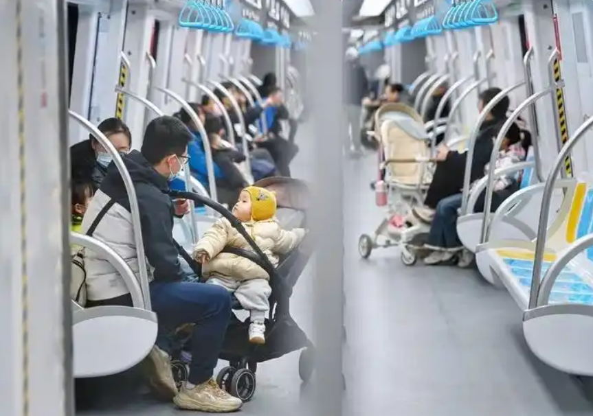 济南地铁日客运量突破百万人次 八线成网 打造“轨道上的美好生活”