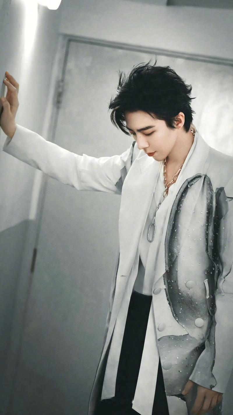 其实感觉刘宇宁脾气还可以了。往往粉丝和明星越熟悉，明星就越不好意思拒绝，更不好意