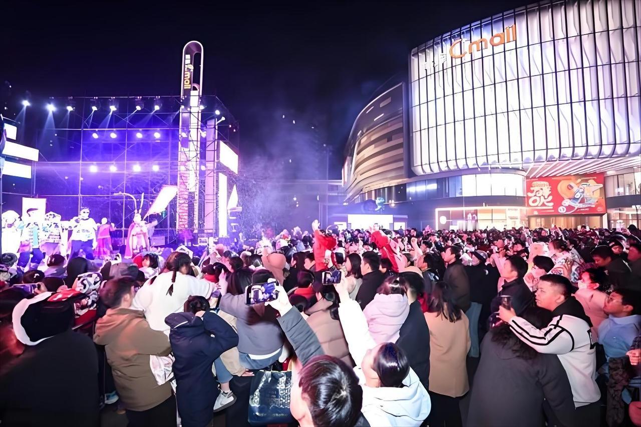 同样是合肥下辖的县域，肥西和肥东的商业差距，已经大到不在一个层级了！不用跑合肥市