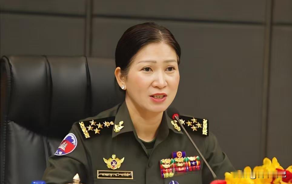 你知道吗？柬埔寨34岁才封上将，背后的权力游戏让人细思极恐洪森这人，真不是一