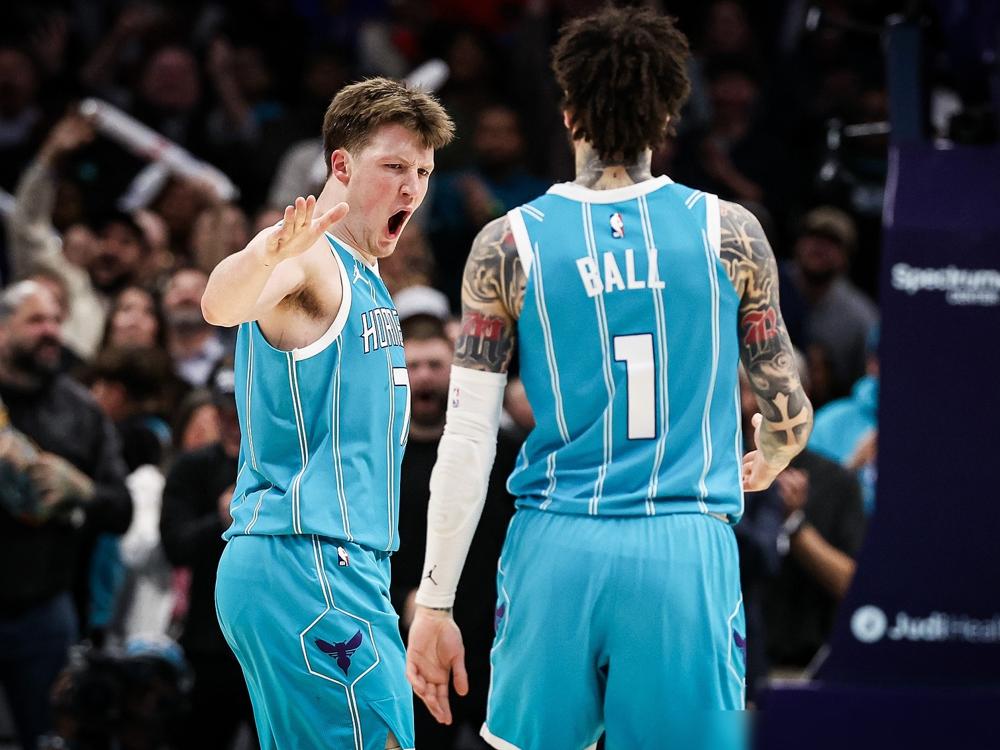 别再拿克尼佩尔碰瓷弗拉格了，一个天一个地，这根本不是一个物种。人家弗拉格，公