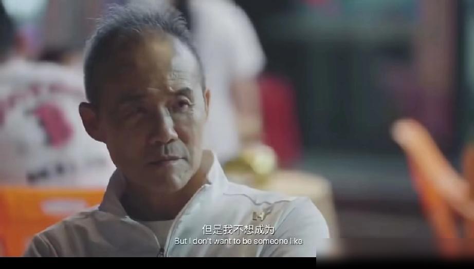 这段采访里王石的眼神，充满了失望，像是彻底看透了田朴珺。田说“我觉得我没拖你后腿