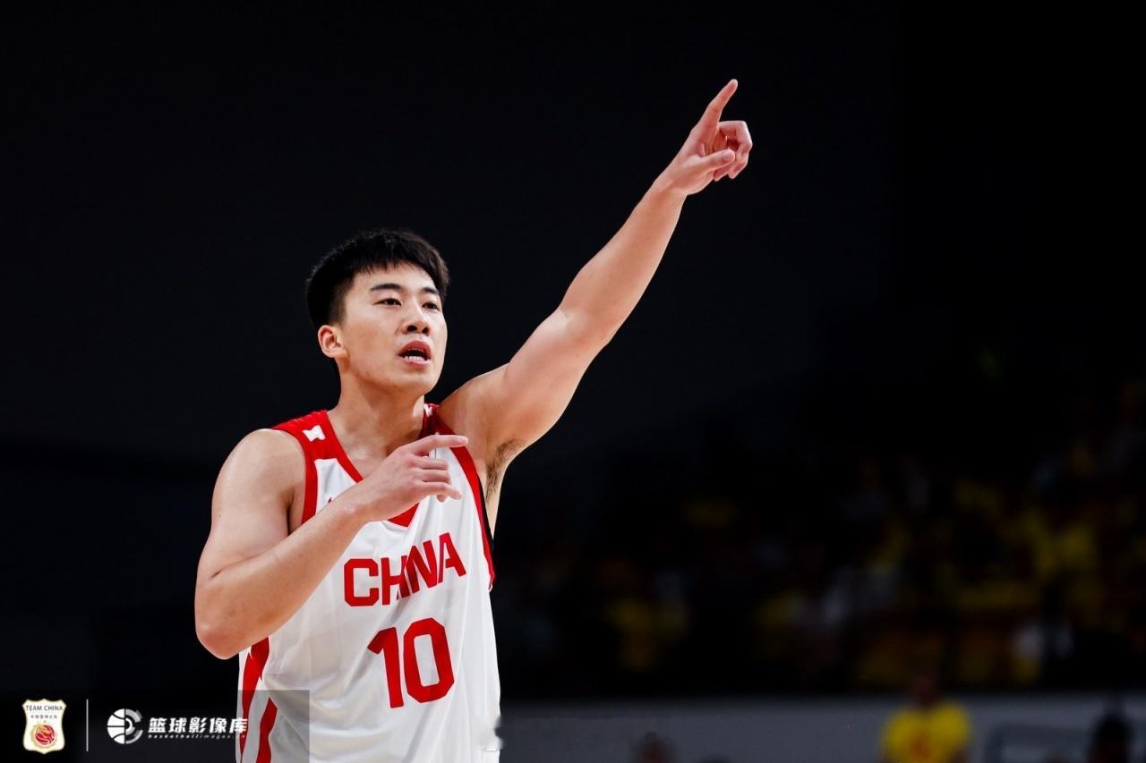 震惊！NBL香港金牛队已为男篮国手王俊杰报备合同。这！？加油努力，别回来！王俊杰