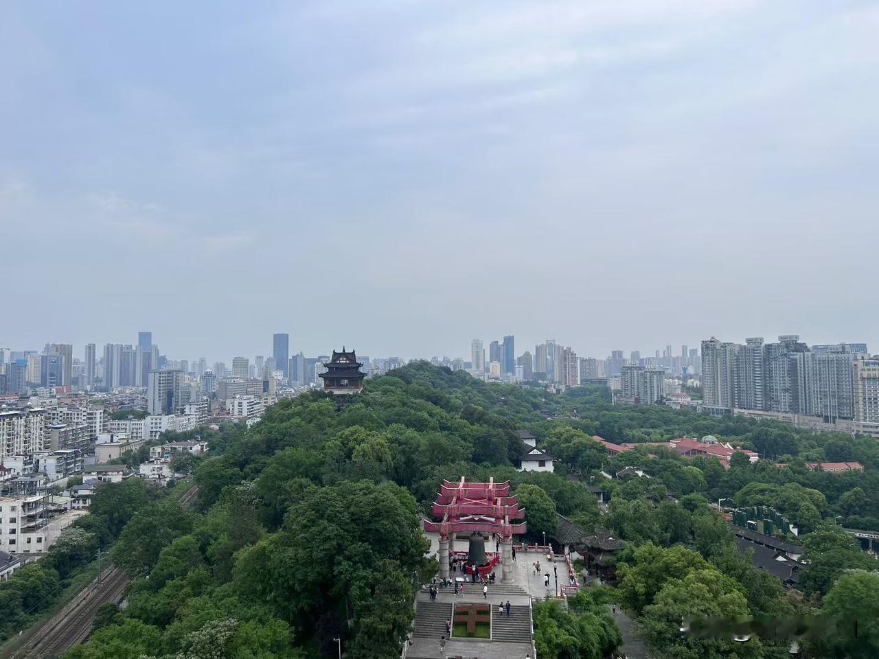识人不用察言观色，参透人心的10个人性真相：一、谈感情前先谈钱：成年人社交的真相