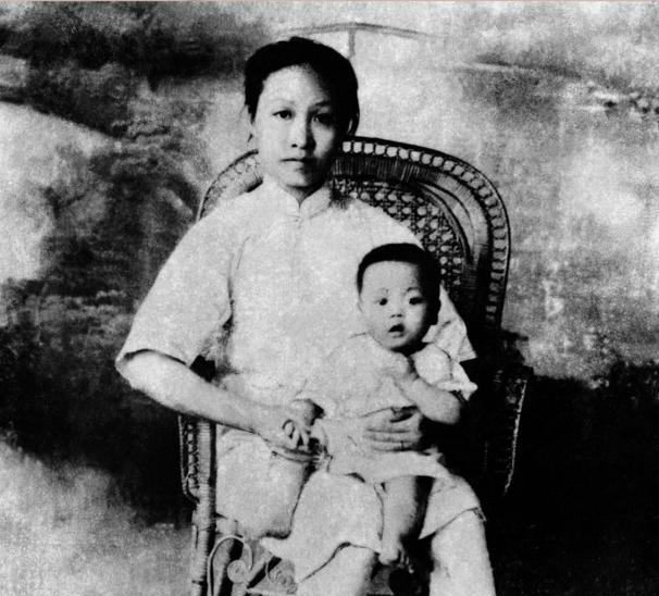 1982年8月的北京，天气闷热。一位年过五旬的中年男子连续几天未在单位出现，电话